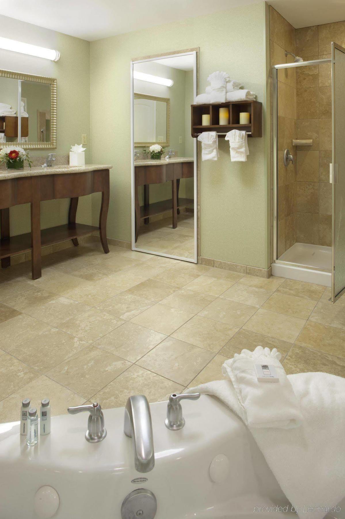 Hampton Inn & Suites Savannah/Midtown Номер фото