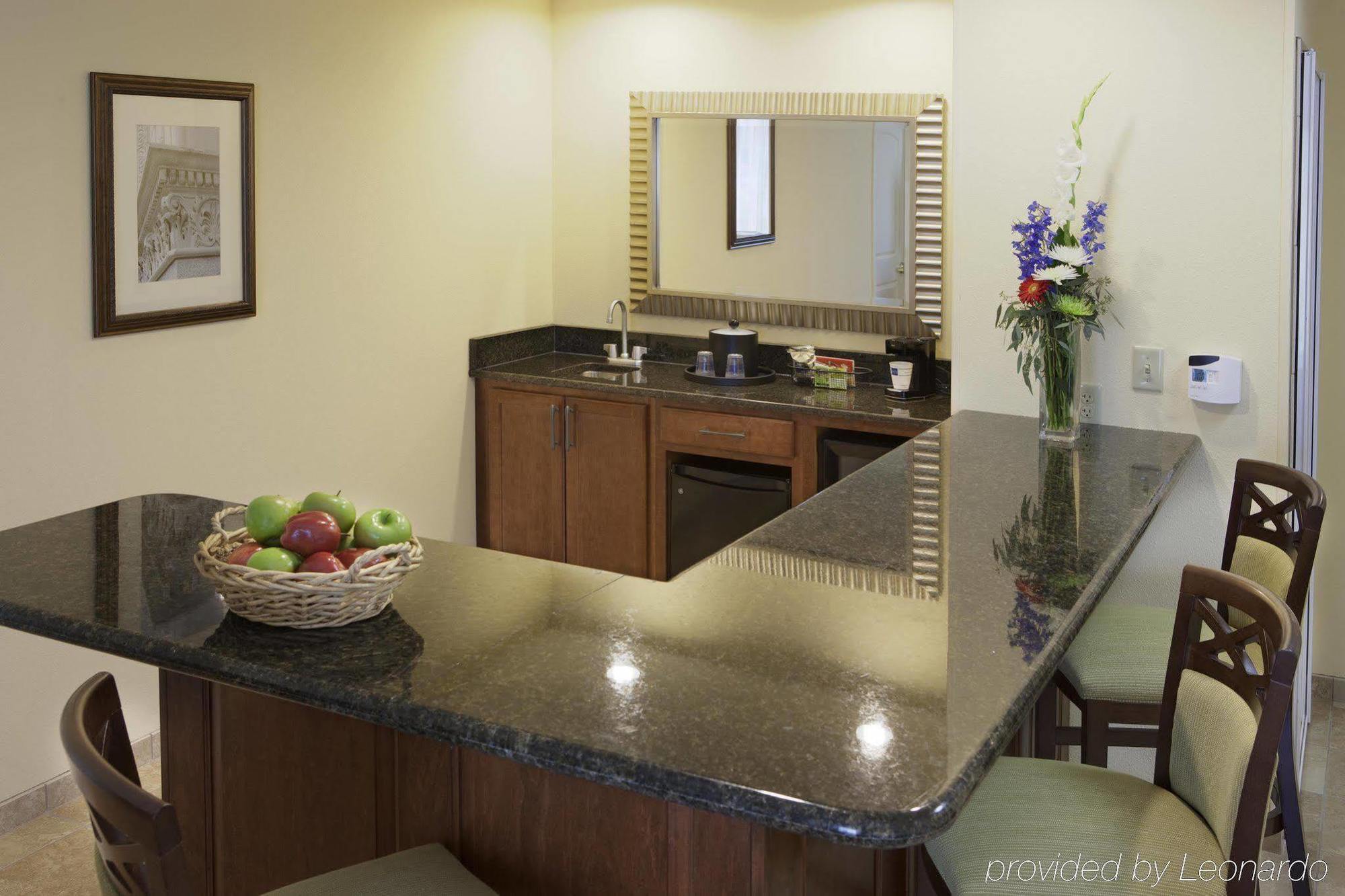 Hampton Inn & Suites Savannah/Midtown Номер фото